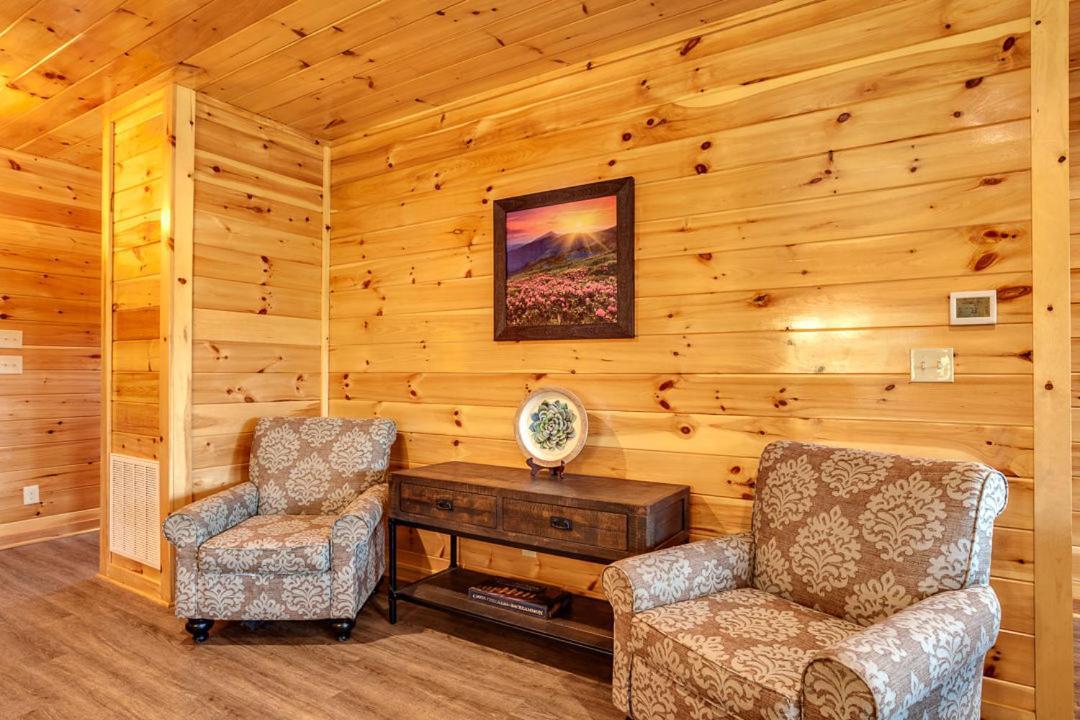 Gatlinburg Cabin With Private Hot Tub By Staycating 외부 사진
