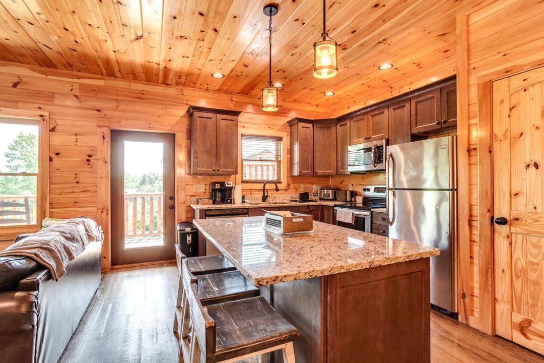 Gatlinburg Cabin With Private Hot Tub By Staycating 외부 사진