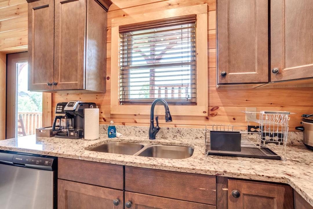 Gatlinburg Cabin With Private Hot Tub By Staycating 외부 사진